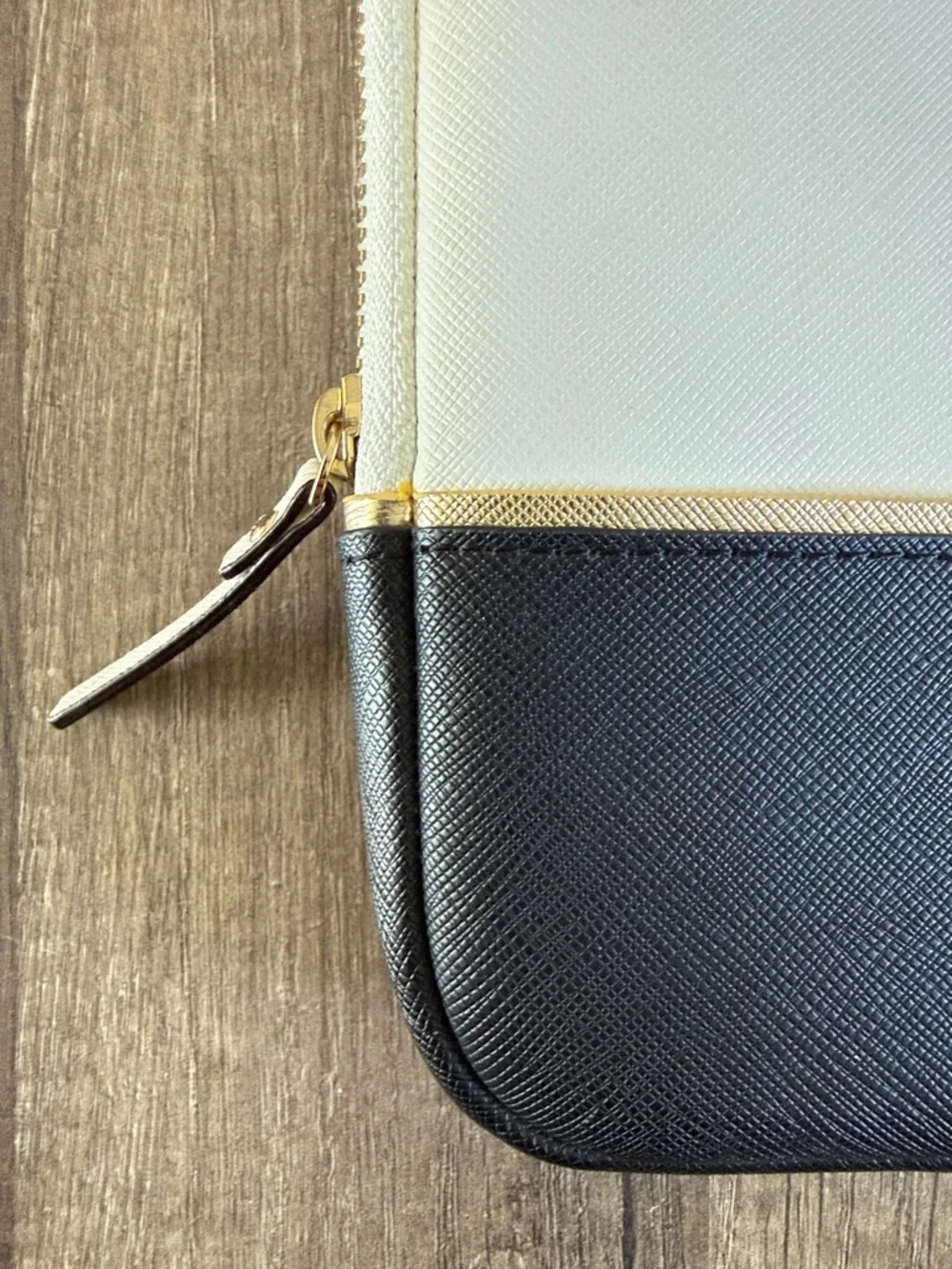 Kate Spade Laptop Case White and Black Padded Laptop Sleeve Zippered Case - Picture 3 of 7